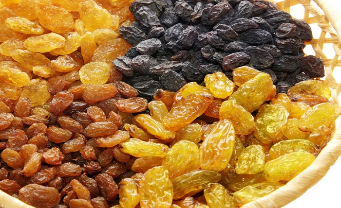 Wellhealthorganic.com:Easy Way to Gain Weight Know How Raisins Can Help in Weight Gain